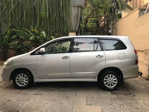 Used Toyota Innova 2.5 V Diesel 7-seater by owner 