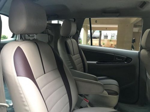 Used Toyota Innova 2.5 V Diesel 7-seater by owner 