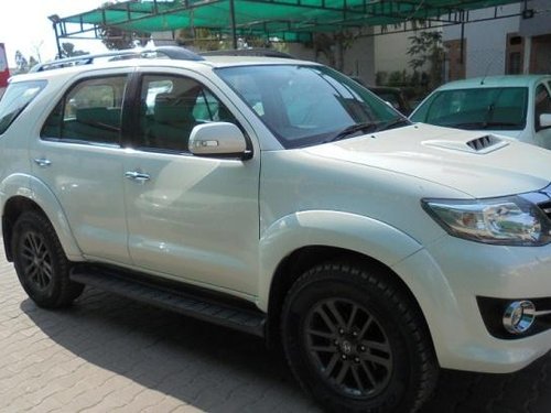 Used Toyota Fortuner 4x2 AT 2015 by owner 