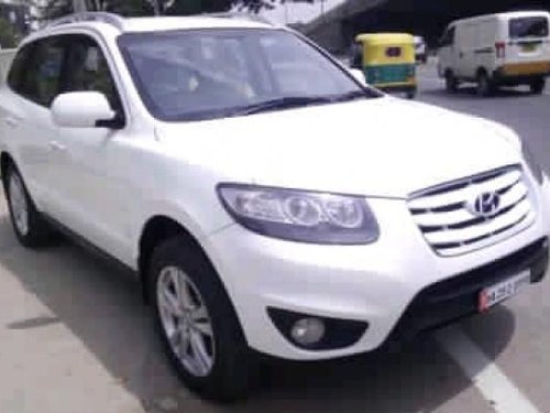 Hyundai Santa Fe 4X2 2012 by owner 