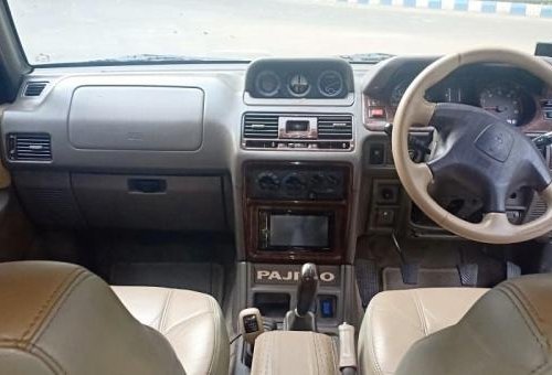 Mitsubishi Pajero Sport 2.8 SFX BSIV Dual Tone by owner