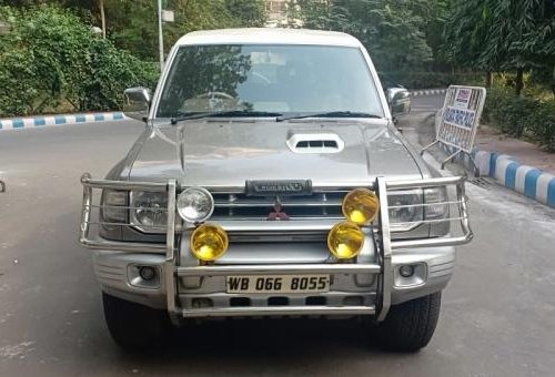 Mitsubishi Pajero Sport 2.8 SFX BSIV Dual Tone by owner