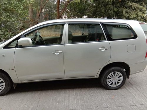 Used Toyota Innova 2007 car at low price