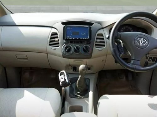 Used Toyota Innova 2009 car at low price