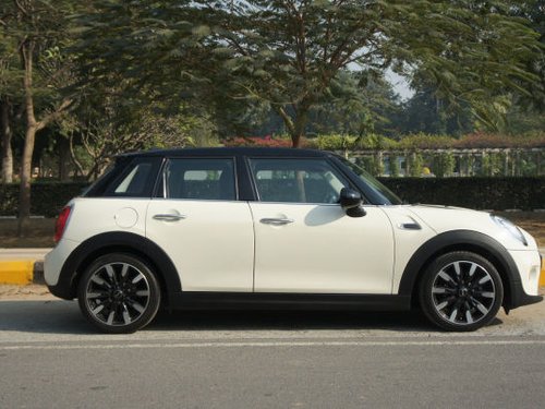 Used Mini Cooper car at low price