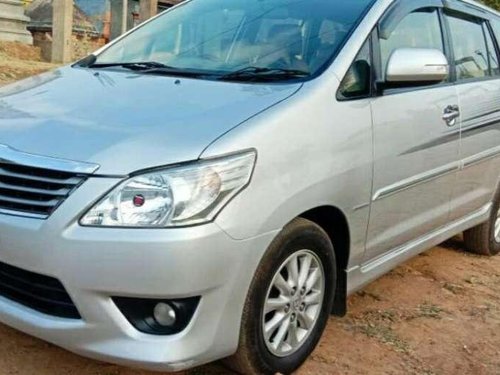 Toyota Innova 2.5 V 8 STR, 2013 for sale