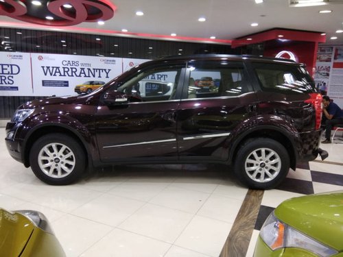 Mahindra XUV500 W10 2WD by owner