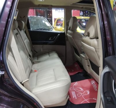 Mahindra XUV500 W10 2WD by owner