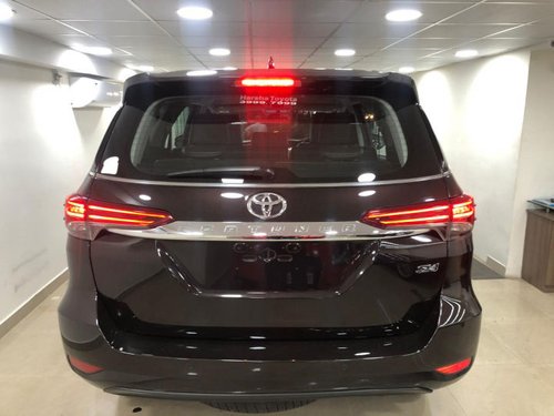 Toyota Fortuner 4x4 AT 2016 for sale