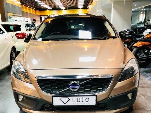 Used Volvo V40 Cross Country car at low price