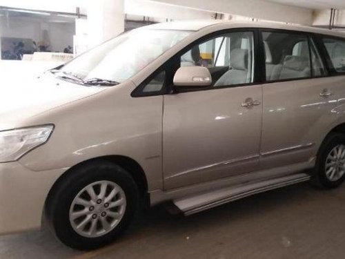 Toyota Innova 2.5 V Diesel 8-seater by owner