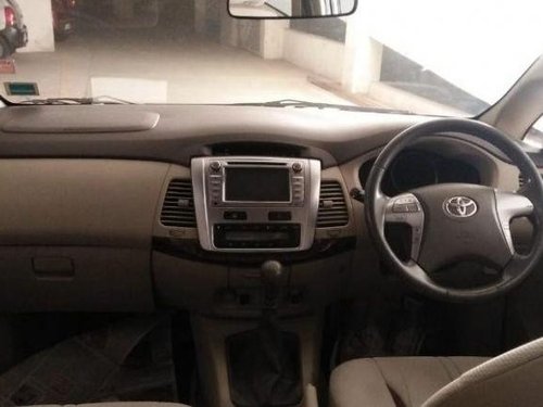 Toyota Innova 2.5 V Diesel 8-seater by owner