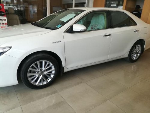 Toyota Camry Hybrid AT for sale