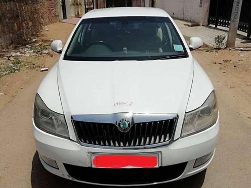 Skoda Laura Ambiente 2.0 TDI CR AT, 2011, Diesel for sale 