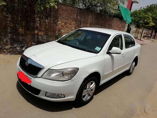 Skoda Laura Ambiente 2.0 TDI CR AT, 2011, Diesel for sale 