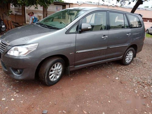 Used Toyota Innova 2.0 V, 2012, Diesel MT for sale 