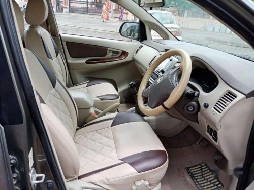 Used Toyota Innova 2.0 V, 2012, Diesel MT for sale 