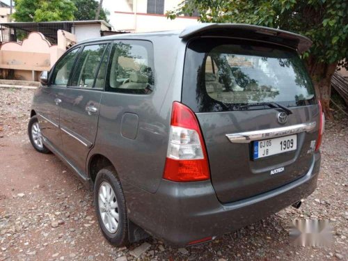 Used Toyota Innova 2.0 V, 2012, Diesel MT for sale 