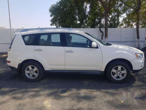 Used Mitsubishi Outlander car 2.4 AT at low price