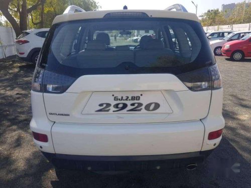 Used Mitsubishi Outlander car 2.4 AT at low price