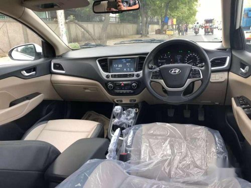 Hyundai Verna 2018 MT for sale 