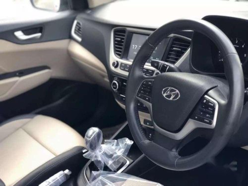 Hyundai Verna 2018 MT for sale 