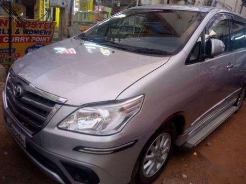 Used Toyota Innova car MT at low price