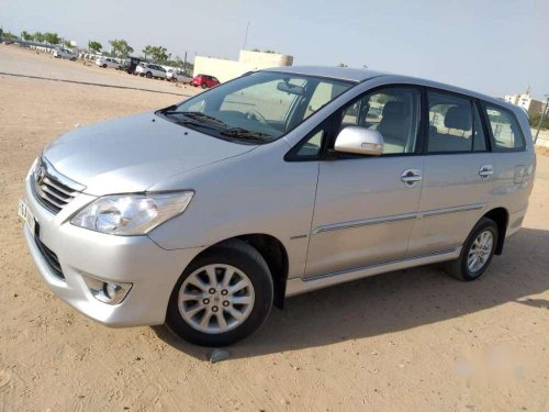 Used 2013 Toyota Innova 2.5 VX 7 STR MT for sale 