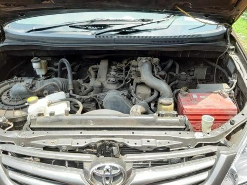 Used Toyota Innova  2.5 GX 8 STR MT car at low price