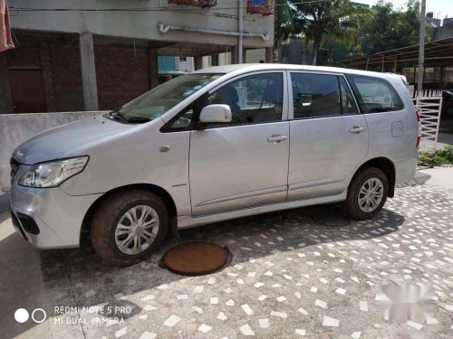 Used Toyota Innova car MT at low price