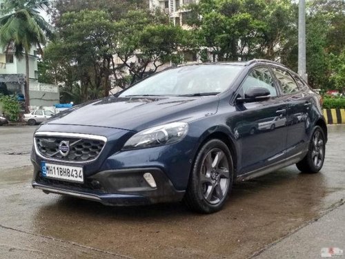 Used Volvo V40 Cross Country D3 AT car at low price