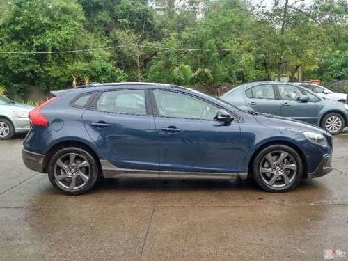 Used Volvo V40 Cross Country D3 AT car at low price