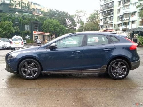 Used Volvo V40 Cross Country D3 AT car at low price