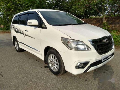 Toyota Innova 2.5 V 8 STR, 2015, Diesel MT for sale 