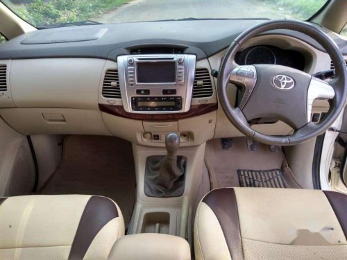Toyota Innova 2.5 V 8 STR, 2015, Diesel MT for sale 