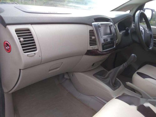 Toyota Innova 2.5 V 8 STR, 2015, Diesel MT for sale 