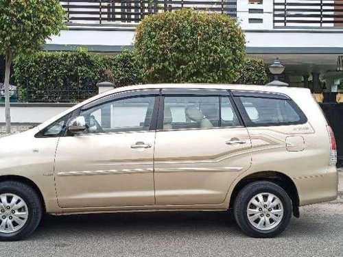 Toyota Innova 2.5 V 7 STR, 2010, Diesel MT for sale 