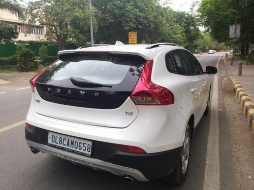 Used Volvo V40 Cross Country  T4 AT car at low price