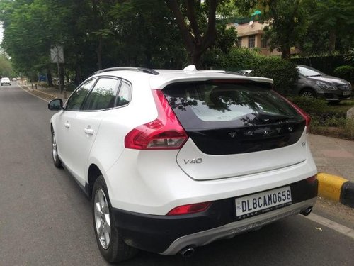 Used Volvo V40 Cross Country  T4 AT car at low price