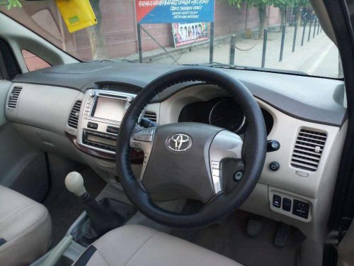 Toyota Innova 2.5 V 7 STR, 2013, Diesel MT for sale 