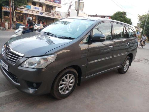 Toyota Innova 2.5 V 7 STR, 2013, Diesel MT for sale 