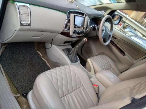 Toyota Innova 2.5 V 8 STR, 2013, Diesel MT for sale 