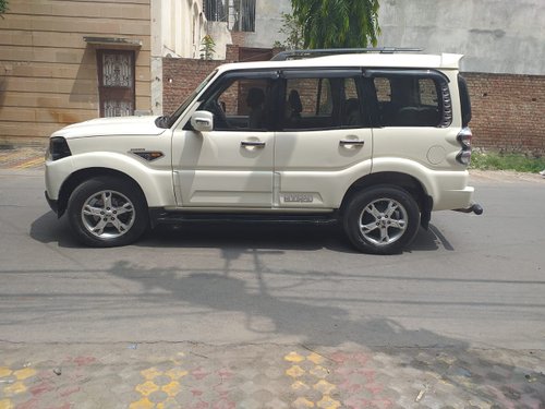 2015 Mahindra Scorpio DIesel MT for sale in New Delhi
