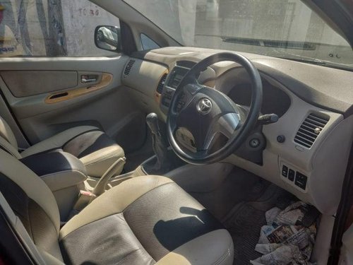 Toyota Innova 2004-2011 2.5 V Diesel 8-seater MT for sale