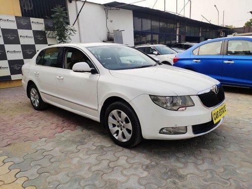 Used Skoda Superb MT car at low price