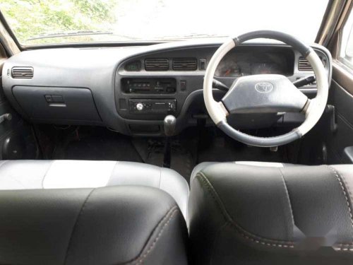 Used 2004 Toyota Qualis FS B4 MT for sale 