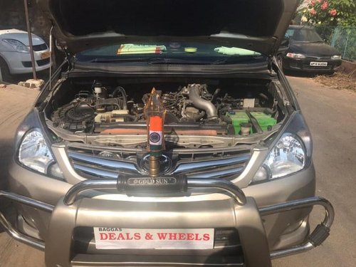Used Toyota Innova MT 2004-2011 car at low price in Hyderabad