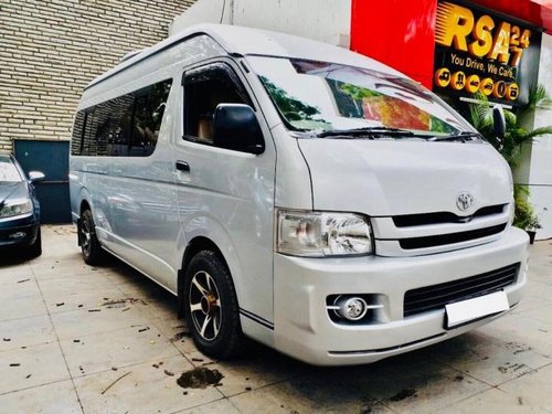 Toyota Commuter 2010 MT for sale in Pune 