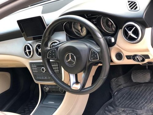 Used 2015 Mercedes Benz 200 AT for sale in New Delhi