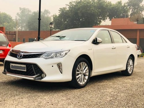 2015 Toyota Camry Hybrid Petrol AT in New Delhi